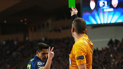 Serie B áp dụng thẻ xanh để khuyến khích cầu thủ chơi đẹp