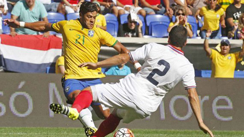Brazil thắng nhẹ Costa Rica nhờ Hulk tỏa sáng