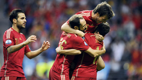 Tây Ban Nha giành ngôi đầu bảng C vòng loại EURO 2016: Hình bóng nhà Vua