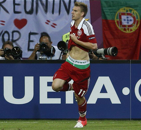 Tiền đạo Niklas Bendtner (Wolfsburg & Đan Mạch) đang là người mẫu độc quyền cho hãng đồ lót Paddy Power