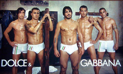 Các thành viên của ĐT Italia quảng cáo cho hãng  Dolce&Gabbana vào năm 2006