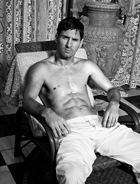 Siêu sao Lionel Messi đã làm người mẫu ảnh cho hàng thời trang Dolce & Gabbana từ năm 2010