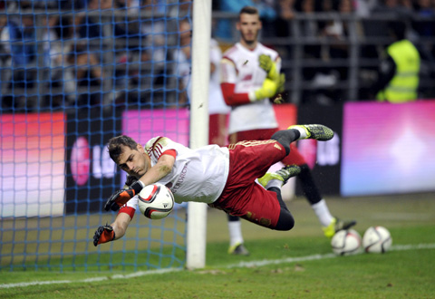 Casillas nhiều khả năng sẽ phải nhường vị trí cho De Gea ở trận gặp Macedonia