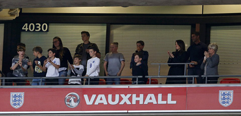 Gia đình Beckham có mặt trên sân Wembley