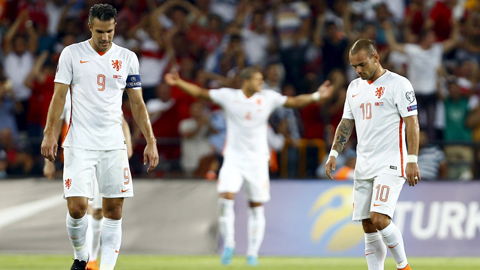 Hà Lan trước nguy cơ trở thành khán giả tại EURO 2016: Lung lay từ nền móng