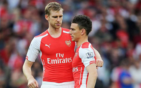 Mertesacker trở lại thi đấu là tin vui cho Wenger