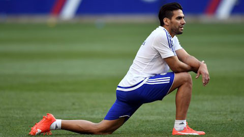 Chelsea lại đau đầu vì Radamel Falcao chấn thương