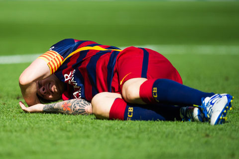 Messi mới dính chấn thương đầu gối khá nặng