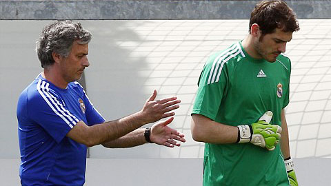 Cú điện thoại định mệnh thay đổi mối quan hệ Mourinho-Casillas