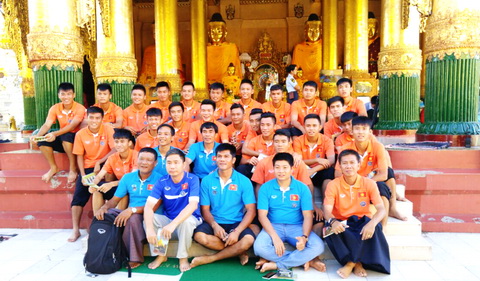 U19 Việt Nam tham quan thắng cảnh ở Yangon