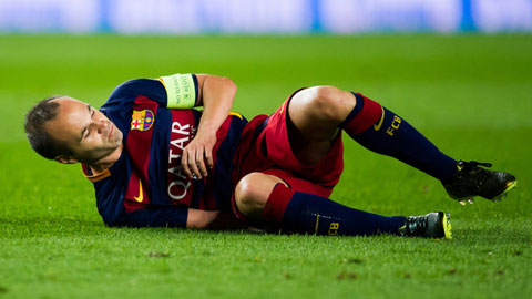Iniesta dính chấn thương, nghỉ 4-6 tuần