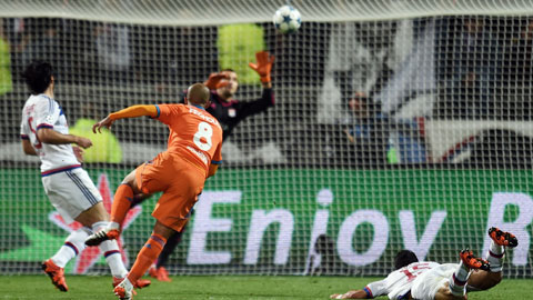 Lyon bị dồn vào thế chân tường sau trận thua Valencia