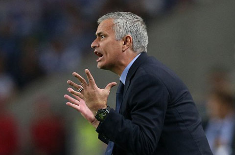 HLV Mourinho không ngần ngại thể hiện cảm xúc trên sân