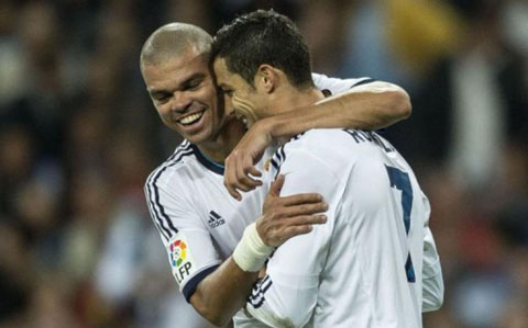 Ronaldo và Pepe là những cầu thủ người Bồ Đào Nha đang đá cho Real