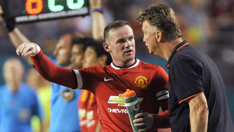Van Gaal bị điên mới trảm Rooney