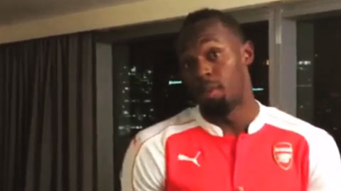 "Tia chớp" Usain Bolt mặc áo Arsenal vì đã hết yêu M.U?