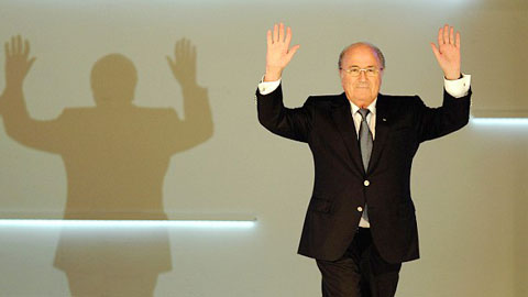 Blatter và Platini đối mặt với án phạt dài hàng năm