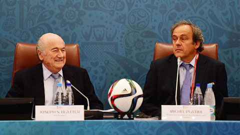 Cả Blatter và Platini đều mập mờ về khoản “tiền ma” 1,7 triệu euro