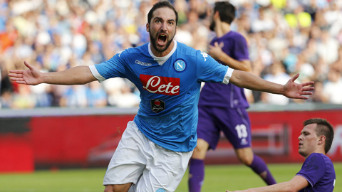 Đánh bại đội đầu bảng Fiorentina 2-1, Napoli khẳng định tư cách ƯCV vô địch