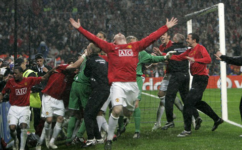 Khoảnh khắc Rooney và M.U hạnh phúc sau chiến thắng năm 2008