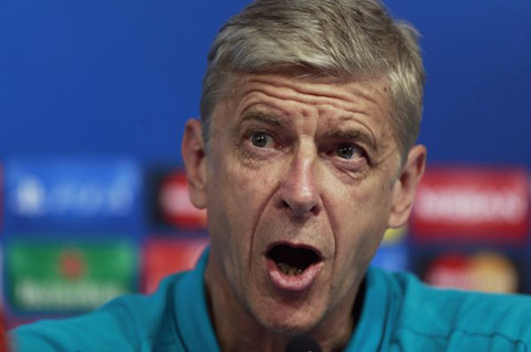 HLV Wenger bất ngờ khi Arsenal lúc này hơn Chelsea tới 11 điểm trên BXH