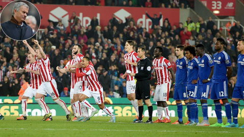 Chelsea thua Stoke: Định mệnh của Mourinho