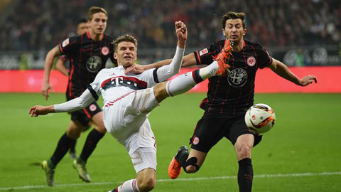 Bayern đứt mạch toàn thắng ở Frankfurt