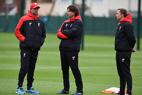 Klopp cùng 2 trợ thủ đắc lực luôn sát cánh bên nhau