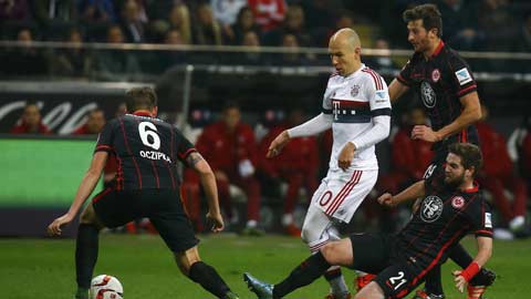 Bayern đứt mạch 10 trận toàn thắng: Hùm xám "bội thực"