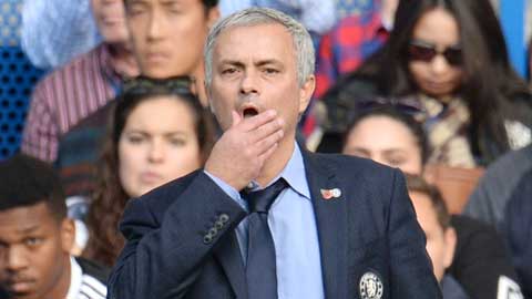 Khi trọng tài dùng... giờ dây chun, Mourinho phải bó tay