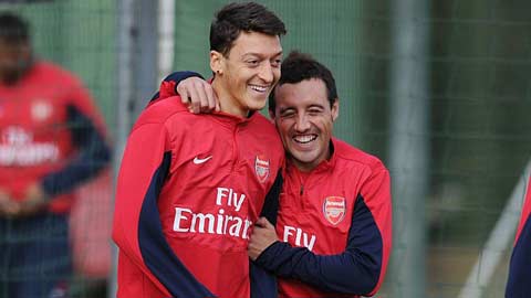 Oezil & Cazorla là bản lề cho sức mạnh Arsenal