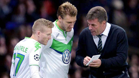Wolfsburg gặp khó vì… Hecking