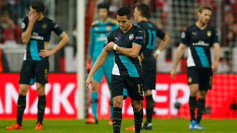 Áo đấu thứ ba đem lại vận rủi cho Arsenal