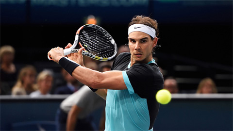 Nadal ngược dòng vào tứ kết Paris Masters