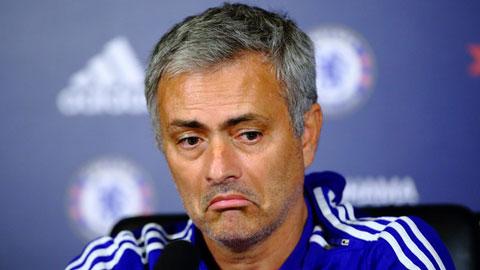 Mourinho sẽ ngồi một góc phố và cập nhật kết quả Chelsea qua Ipad