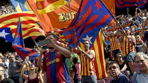CĐV thách thức UEFA, Barca sắp nhận án phạt kỷ lục