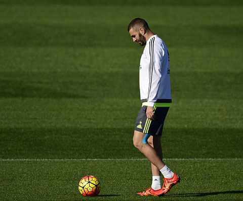 Benzema đã quay trở lại tập luyện cùng các đồng đội ở Real Madrid