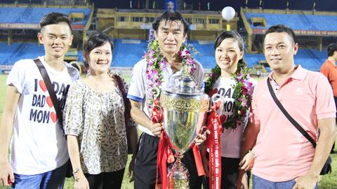 HLV Phan Thanh Hùng gắn bó thêm 2 năm với HN.T&T