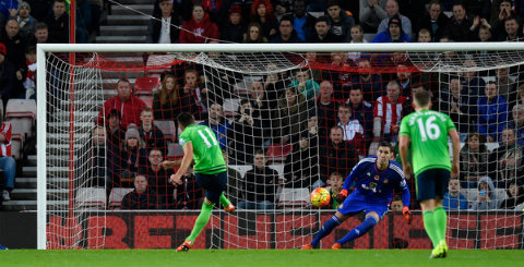 Dusan Tadic ghi bàn trên chấm phạt đền, giúp Southampton duy trì thành tích bất bại lên con số 8