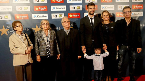 Gerard Pique nhận giải thưởng cầu thủ xuất sắc nhất xứ Catalan