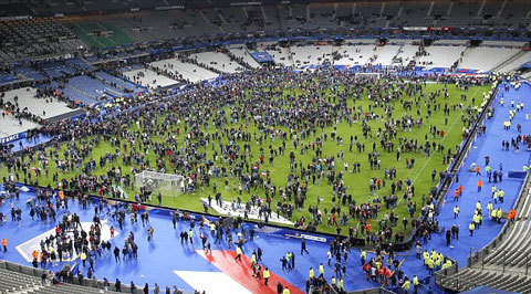 Quang cảnh hỗn loạn ở Stade de France lúc diễn ra vụ khủng bố