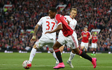 Antony Martial đã có màn ra mắt đầy ấn tượng ở trận lượt đi giữa M.U-Liverpool