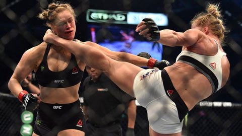 Nữ hoàng UFC Rousey thua trận đầu tiên trong sự nghiệp