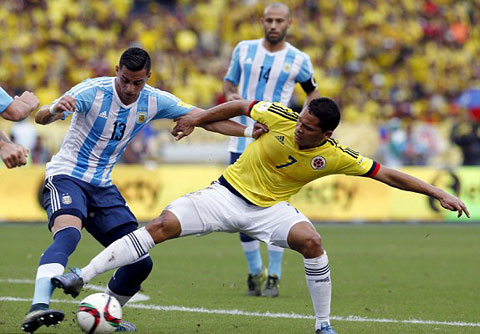 Trận đấu giữa Colombia và Argentina diễn ra rất quyết liệt
