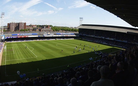 Trận đầu cuối cùng của Leicester trên sân Filbert Street năm 2002. Trận đấu giữa Leicester-Tottenham diễn ra dưới sự cổ vũ của 22.000 khán giả