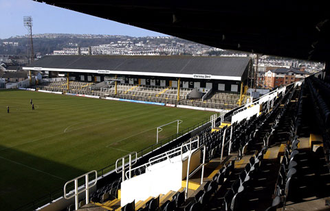 Sân cũ của Swansea City được đặt tên là Vetch Field, theo một loại cây mọc xung quanh sân vận động ở thời điểm nó mở của năm 1912.