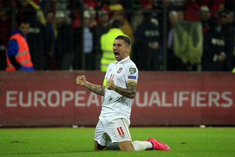 Kolarov ăn mừng trong trận đấu với Albania