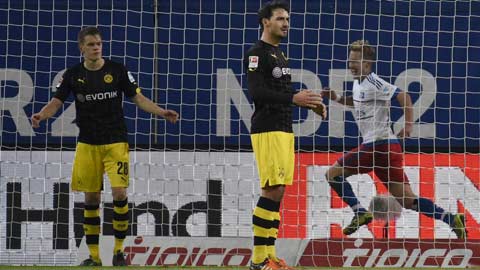 Hàng thủ gây nên thất bại gây sốc của Dortmund: Cái chết được báo trước