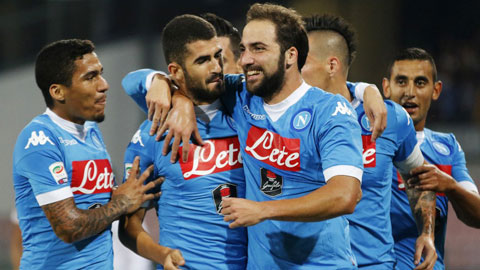 Verona 0-2 Napoli: Hàng công bùng nổ, Napoli tạm lên ngôi đầu Serie A