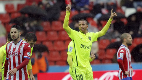 Đánh bại Gijon 3-0, Levante thoát khỏi vị trí cuối bảng
